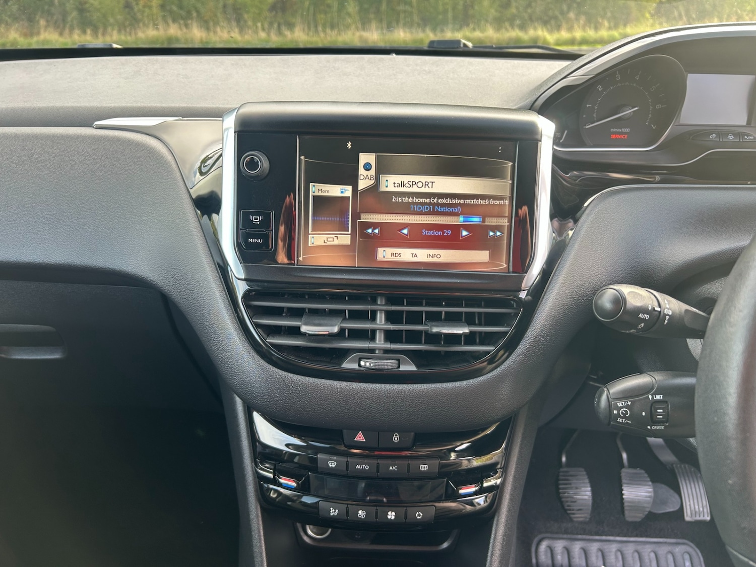 Used Peugeot 208 2013 for sale - 74491939: Photo 20