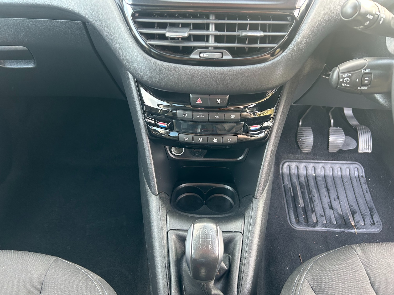 Used Peugeot 208 2013 for sale - 74491939: Photo 21