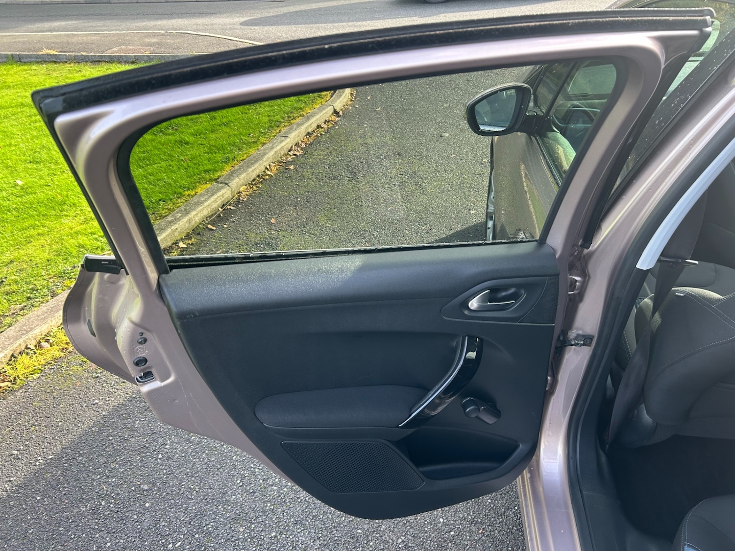 Used Peugeot 208 2013 for sale - 74491939: Photo 28