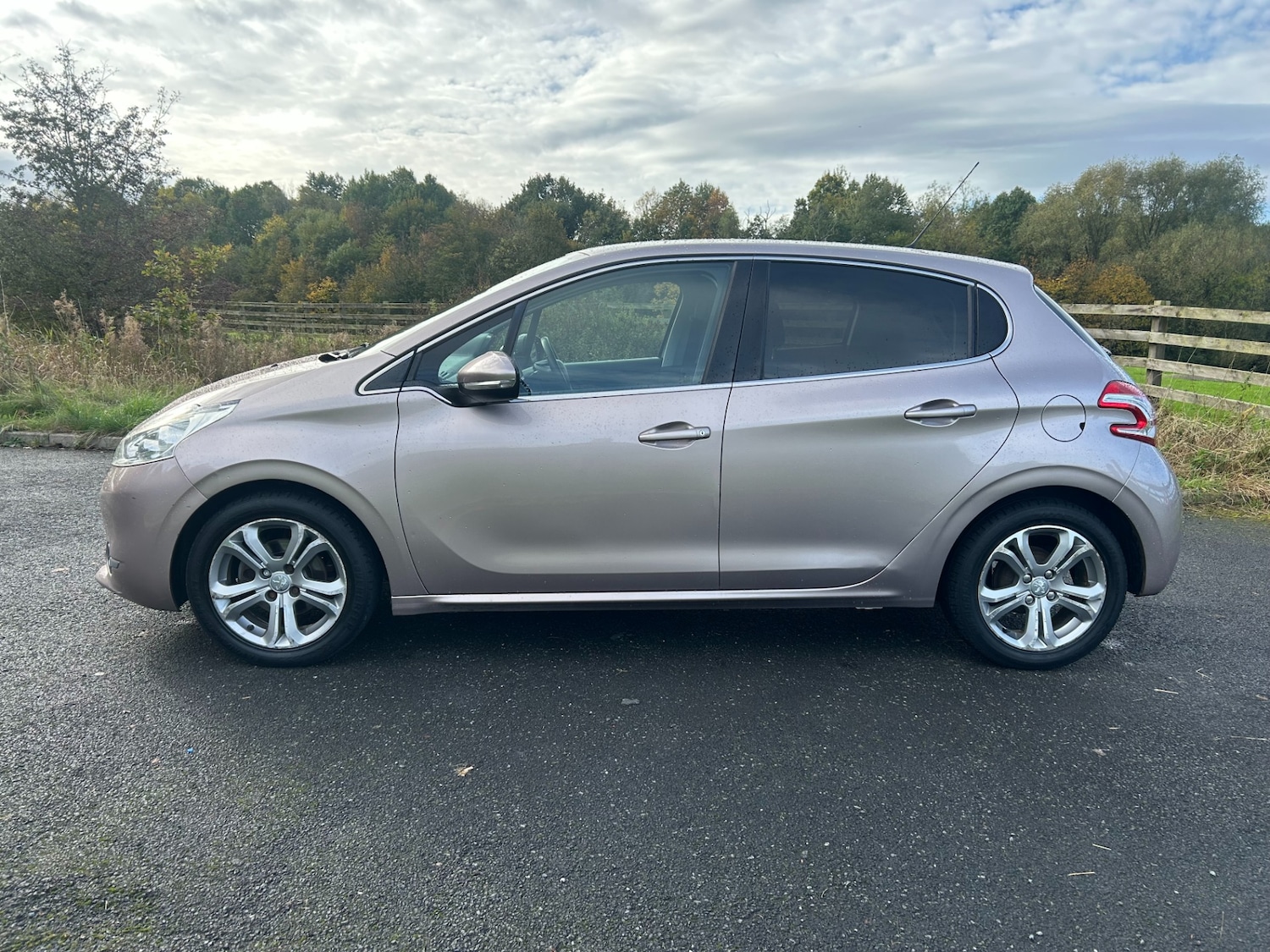Used Peugeot 208 2013 for sale - 74491939: Photo 7
