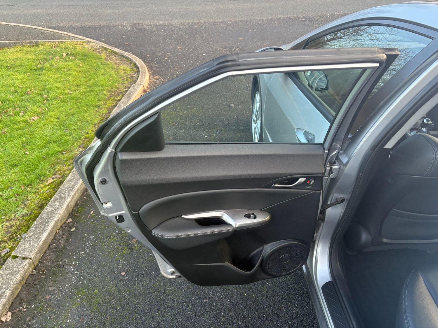 Used Honda Civic 2010 for sale - 76976764: Photo 31