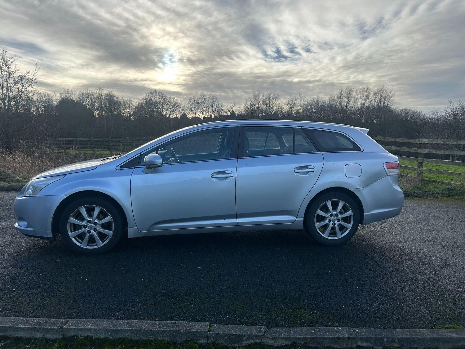 Used Toyota Avensis 2010 for sale - 77351447: Photo 5