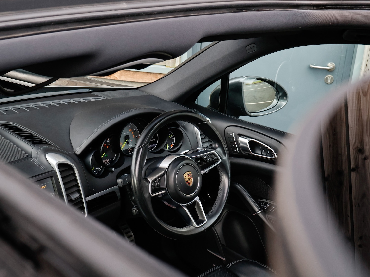 Used Porsche Cayenne 2016 for sale - 76533659: Photo 2