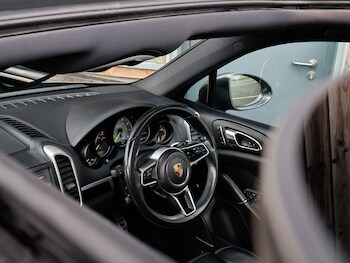 Used Porsche Cayenne 2016 for sale - 76533659: Photo