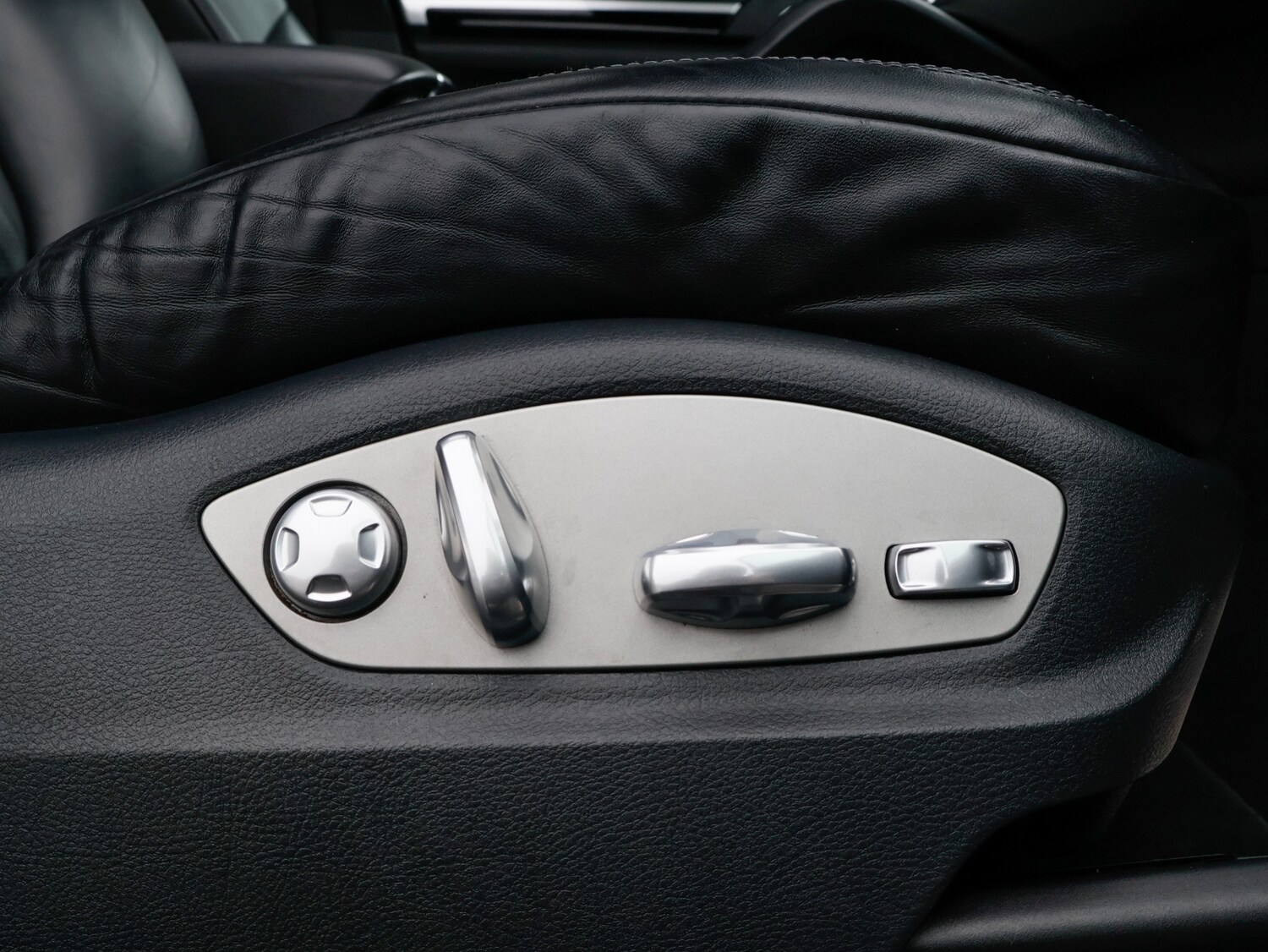 Used Porsche Cayenne 2016 for sale - 76533659: Photo 34