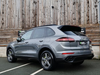 Used Porsche Cayenne 2016 for sale - 76533659: Photo