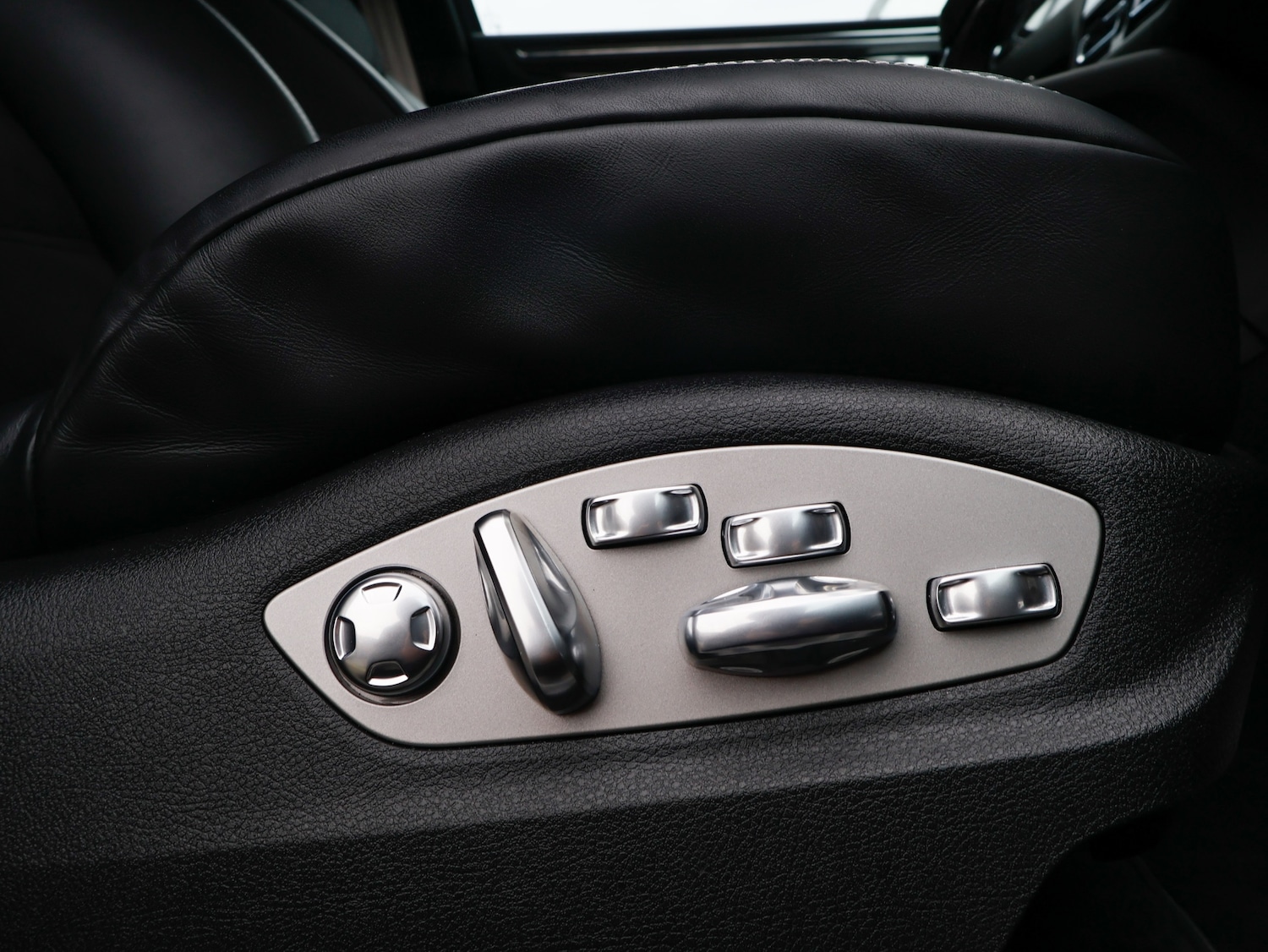 Used Porsche Macan 2024 for sale - 76414919: Photo 39