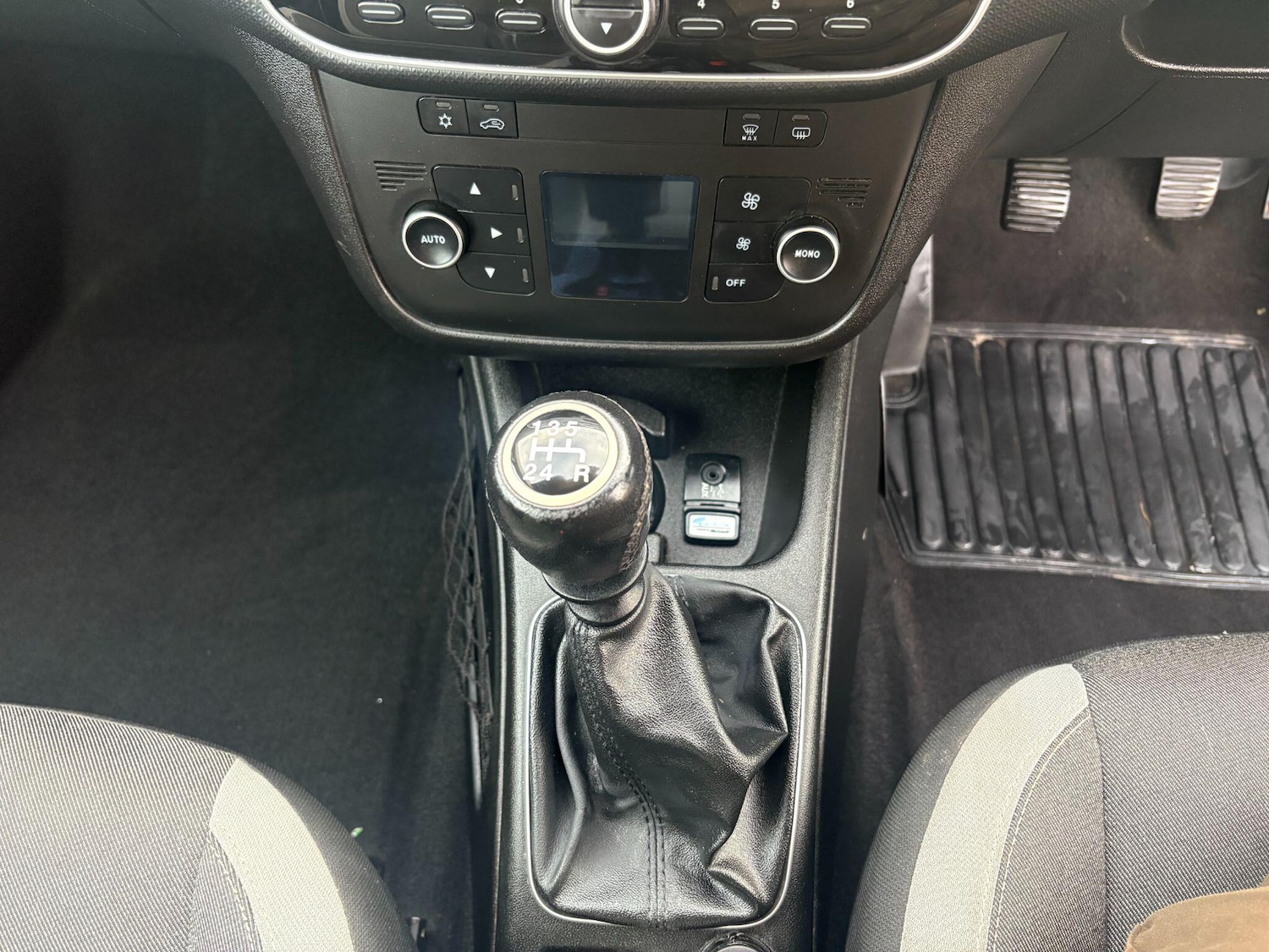 Used Fiat Punto 2012 for sale - 76976289: Photo 24