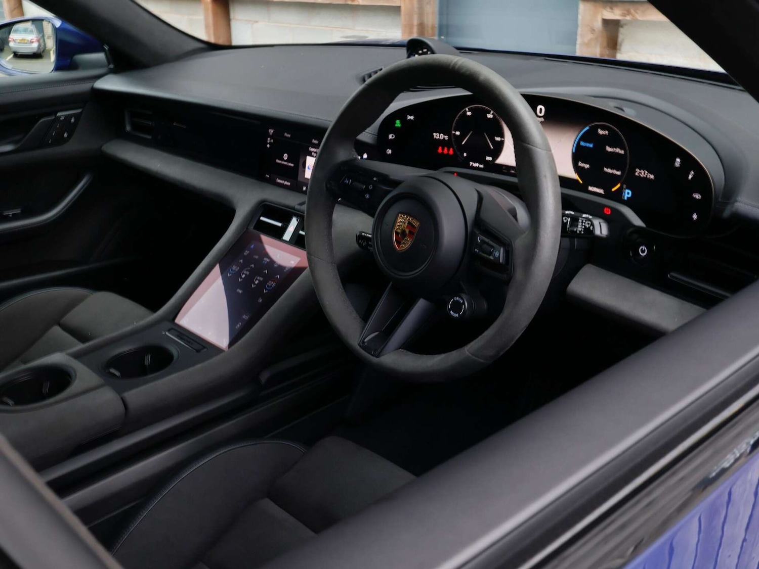 Used Porsche Taycan 2023 for sale - 76797240: Photo 2