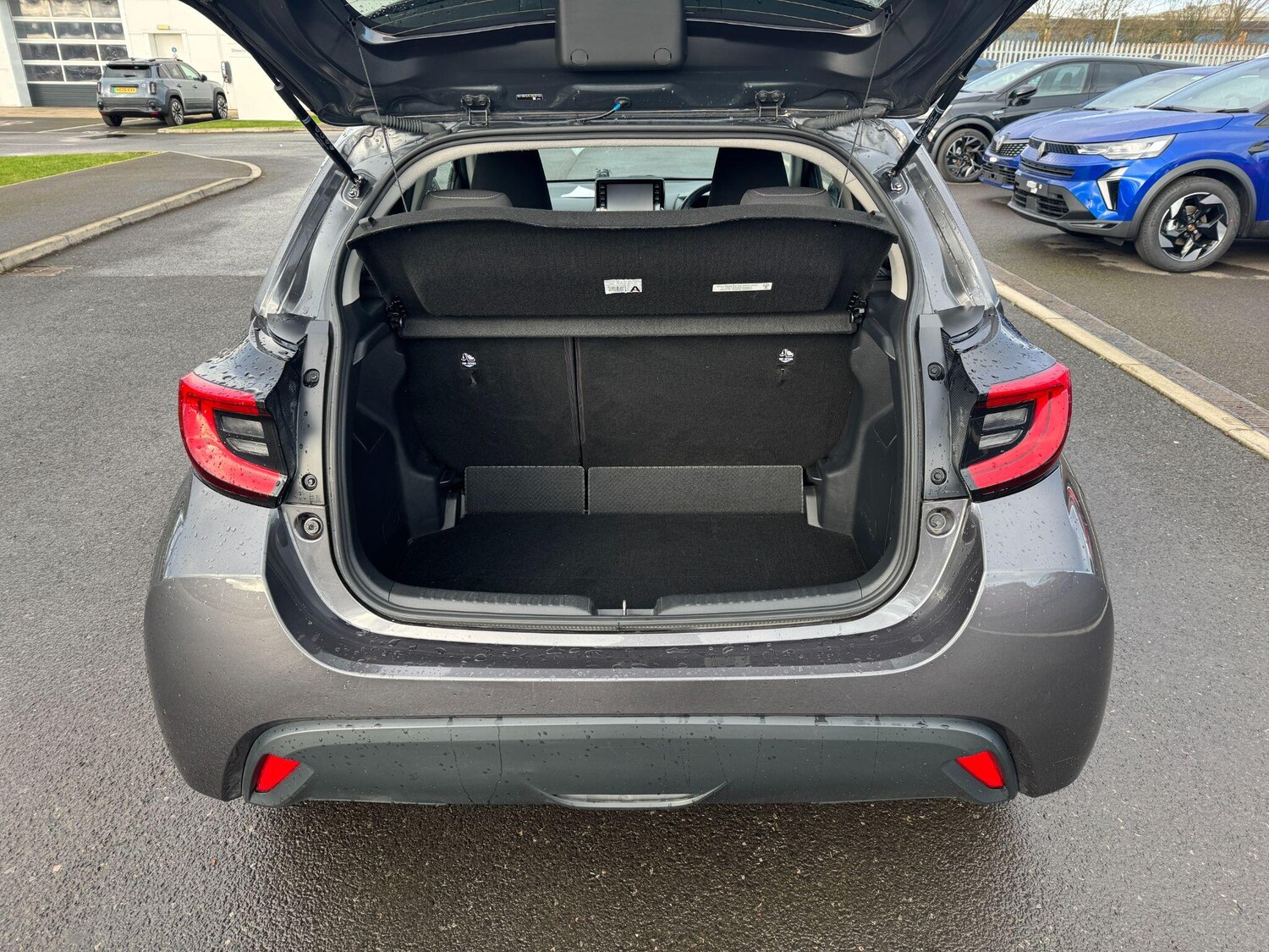 Used Toyota Yaris for sale - 77882104: Photo 10