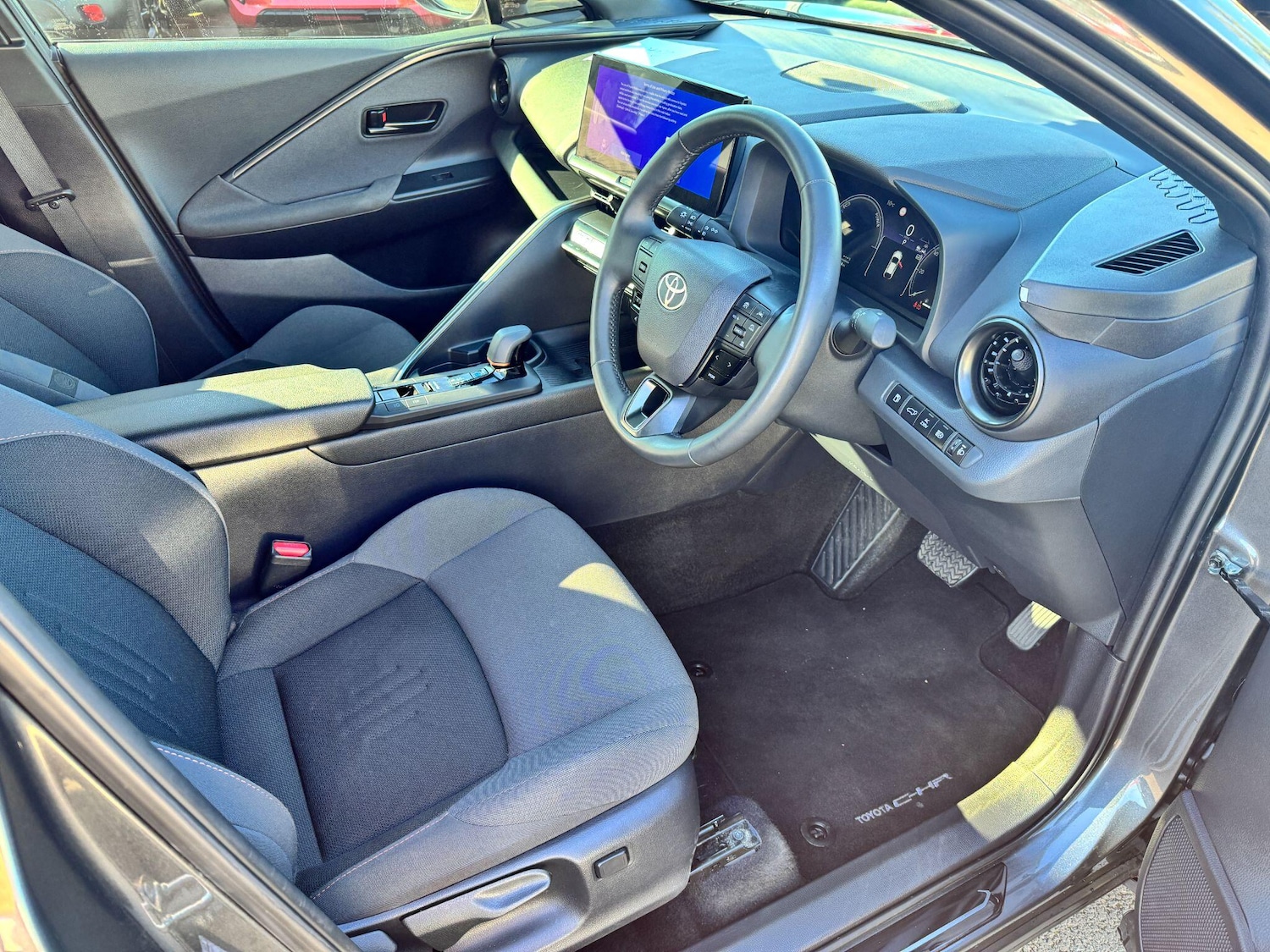 Used Toyota C-HR 2024 for sale - 76659375: Photo 11