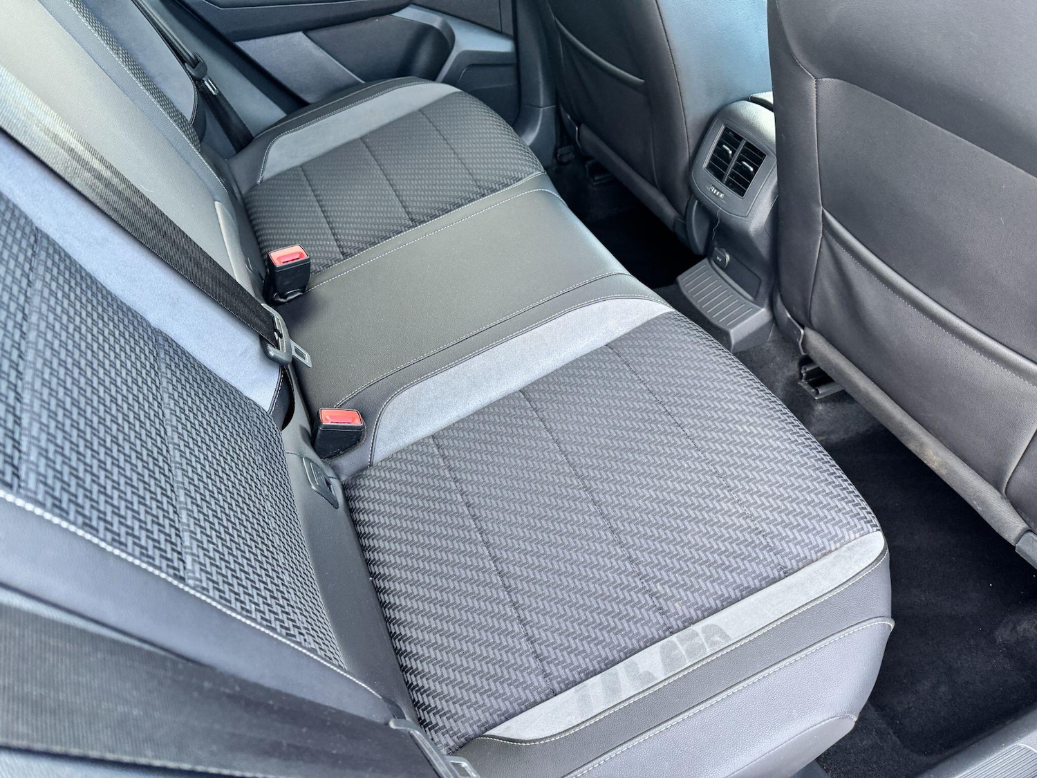 Used Volkswagen T-Roc 2018 for sale - 76965371: Photo 12