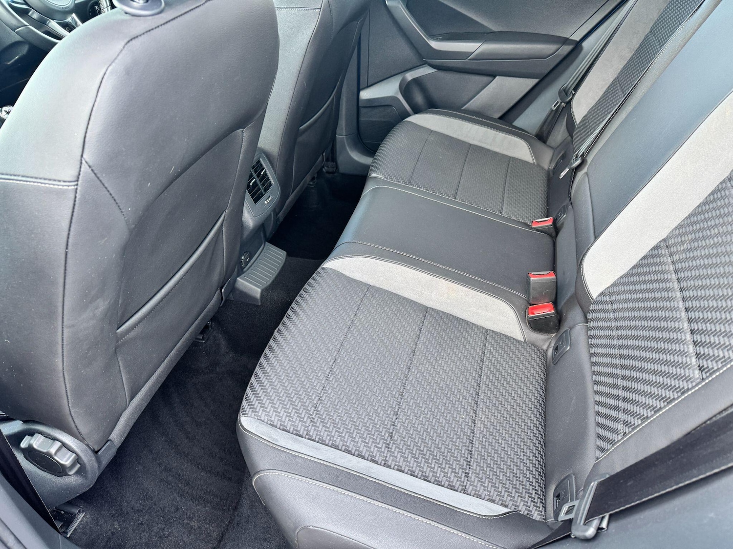 Used Volkswagen T-Roc 2018 for sale - 76965371: Photo 13