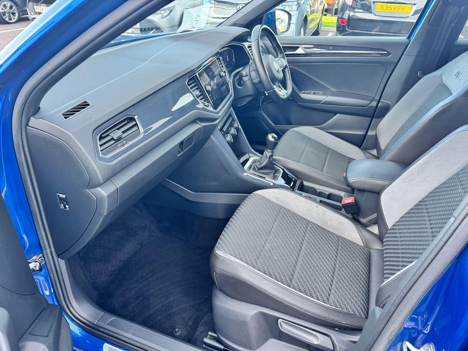 Used Volkswagen T-Roc 2018 for sale - 76965371: Photo 14