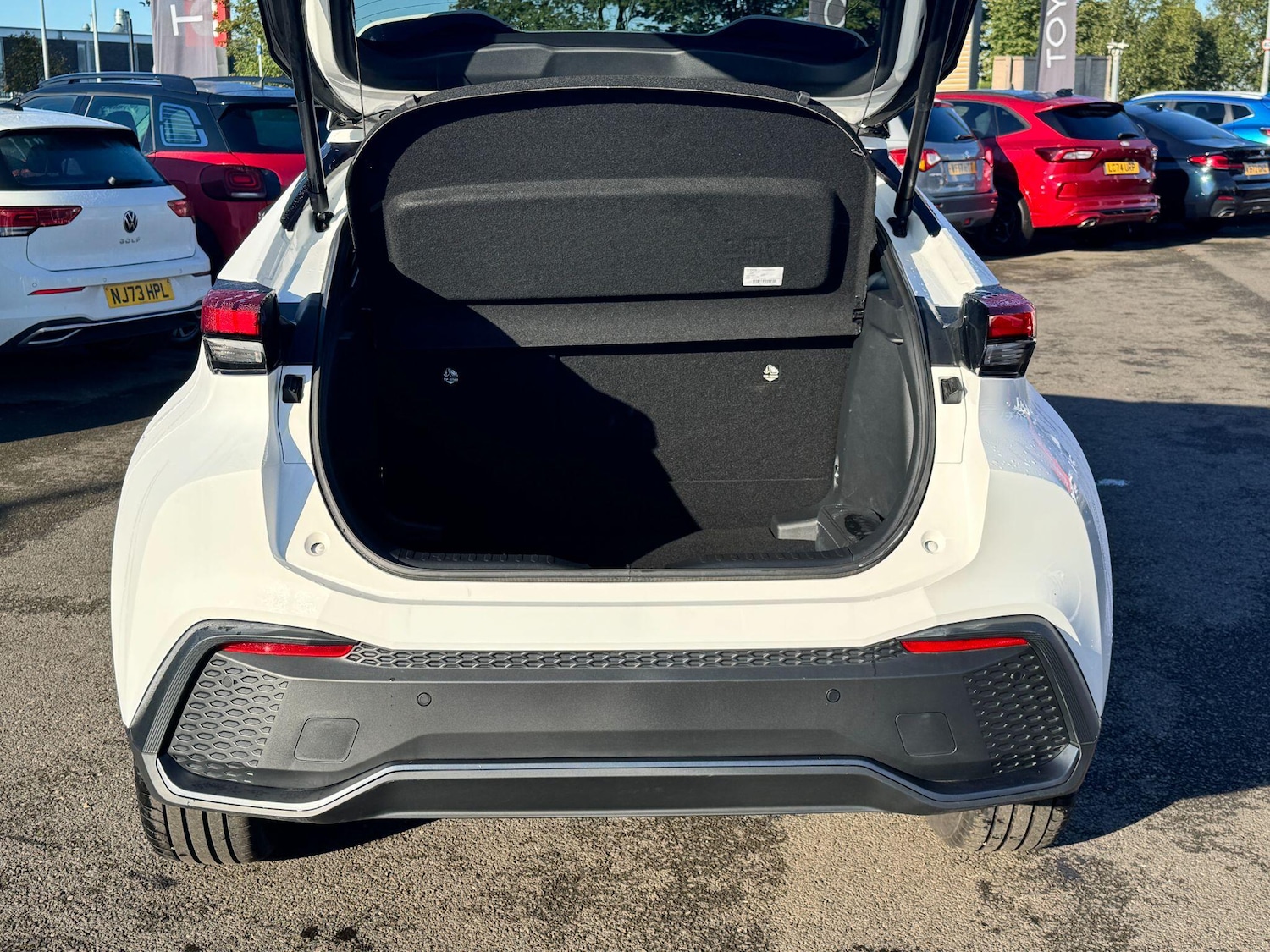 Used Toyota C-HR 2024 for sale - 76440893: Photo 12