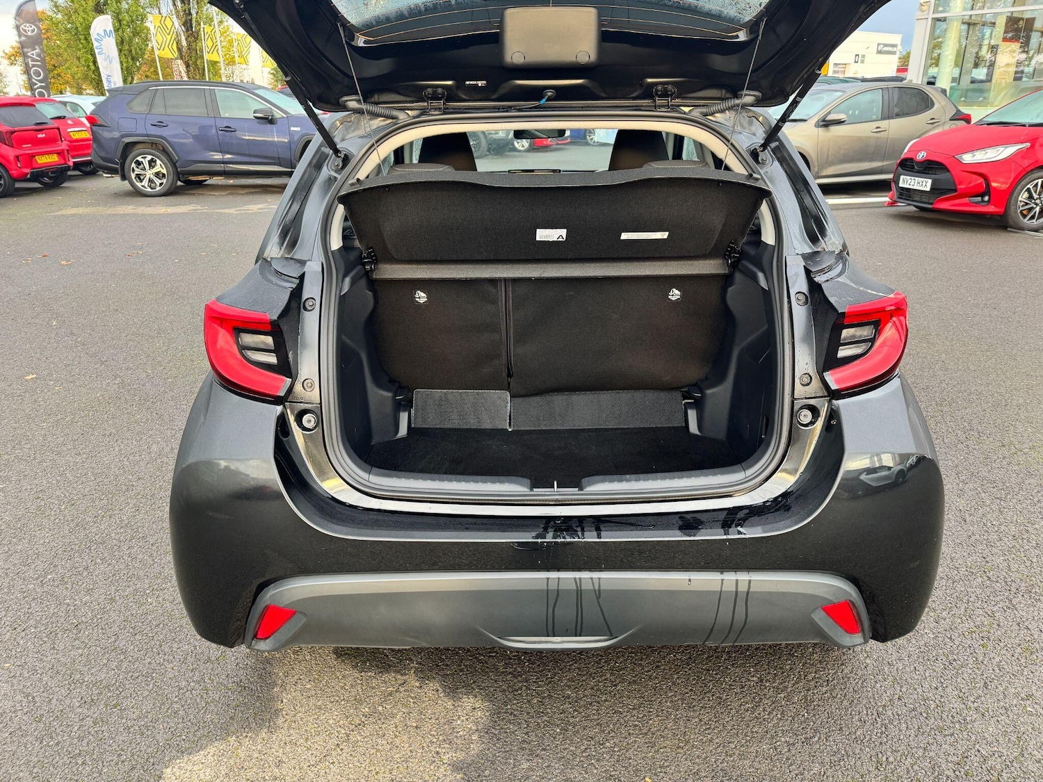 Used Toyota Yaris for sale - 76728083: Photo 10