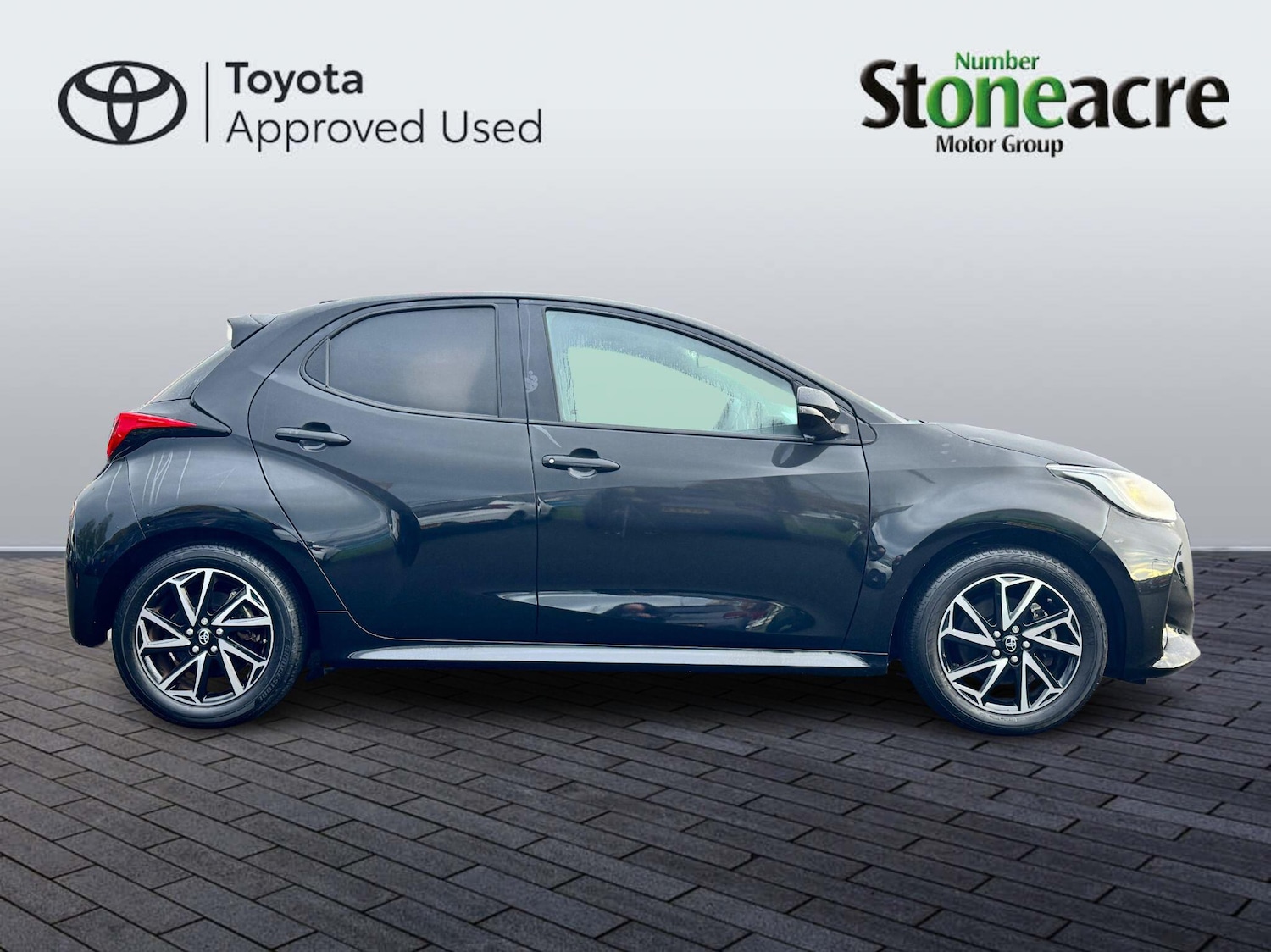 Used Toyota Yaris for sale - 76728083: Photo 2