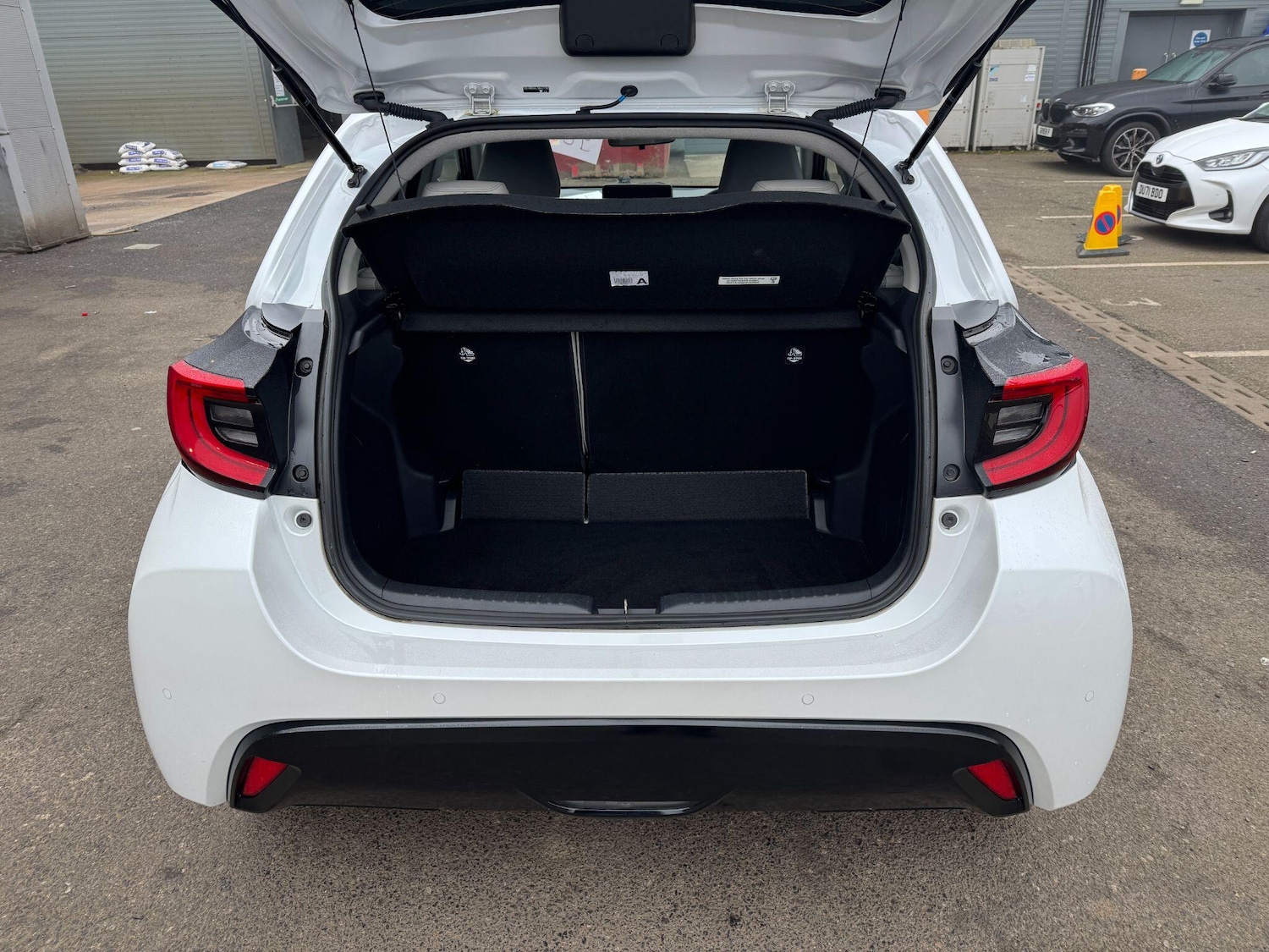 Used Toyota Yaris 2023 for sale - 77978485: Photo 10