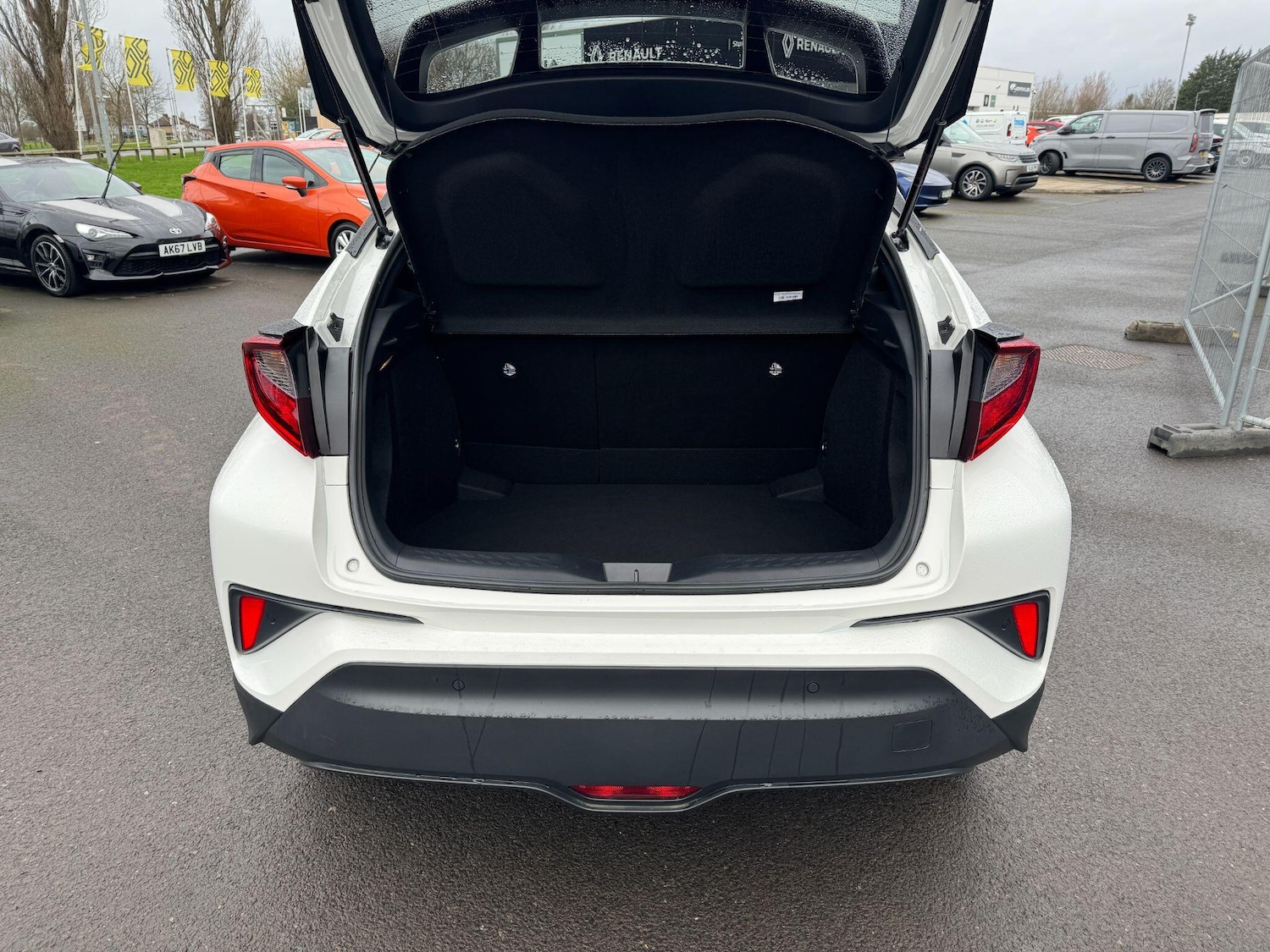 Used Toyota C-HR 2023 for sale - 77710393: Photo 10