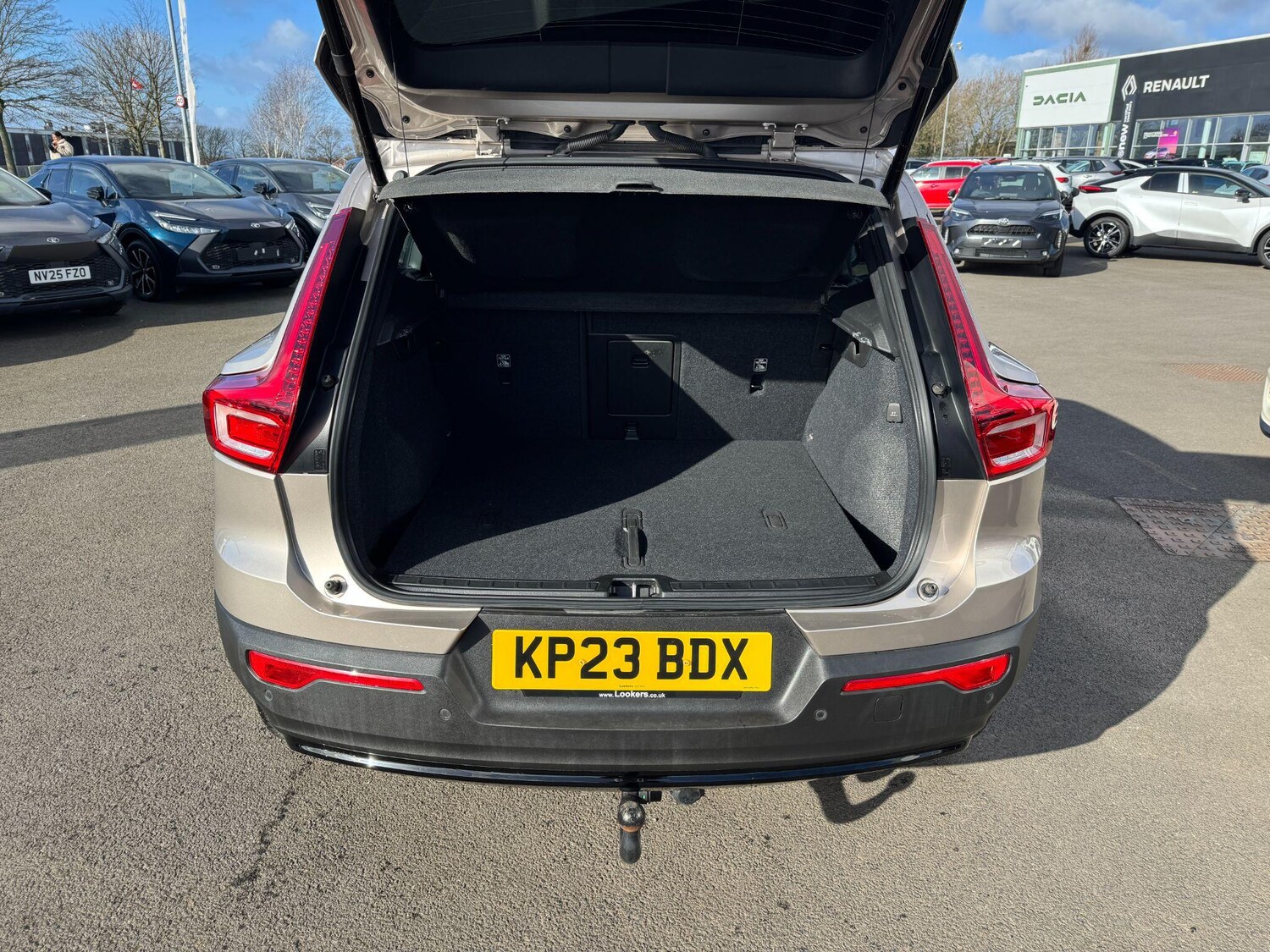 Used Volvo XC40 2023 for sale - 77882729: Photo 10