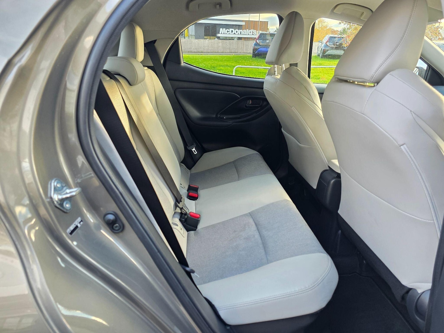 Used Toyota Yaris 2023 for sale - 77598293: Photo 12