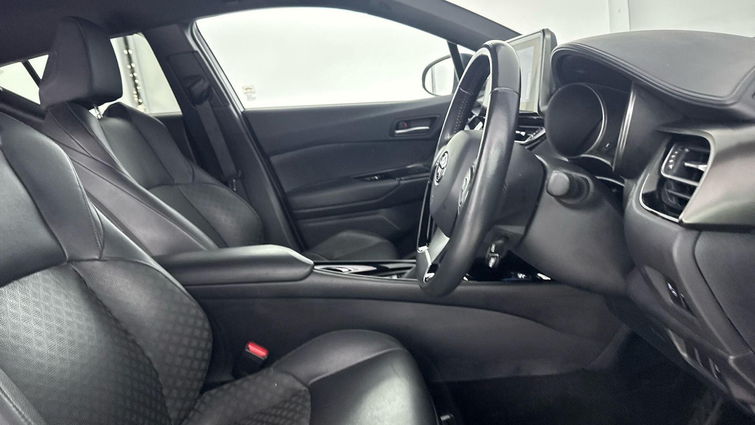 Used Toyota C-HR 2022 for sale - 77710165: Photo 17