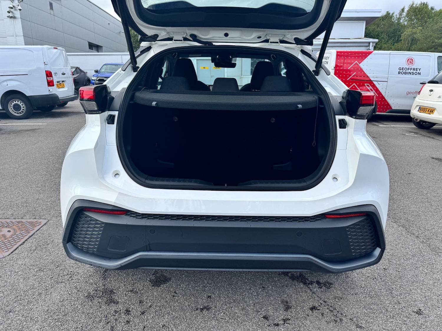 Used Toyota C-HR 2024 for sale - 77108980: Photo 10