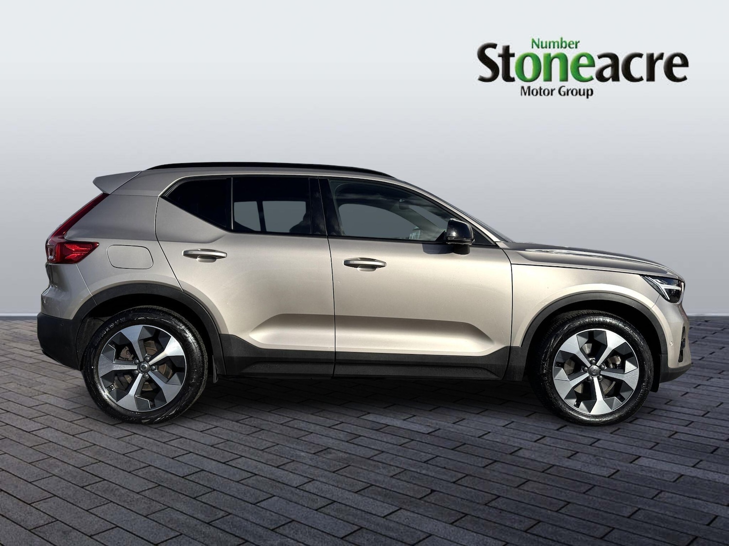 Used Volvo XC40 for sale - 77853270: Photo 2