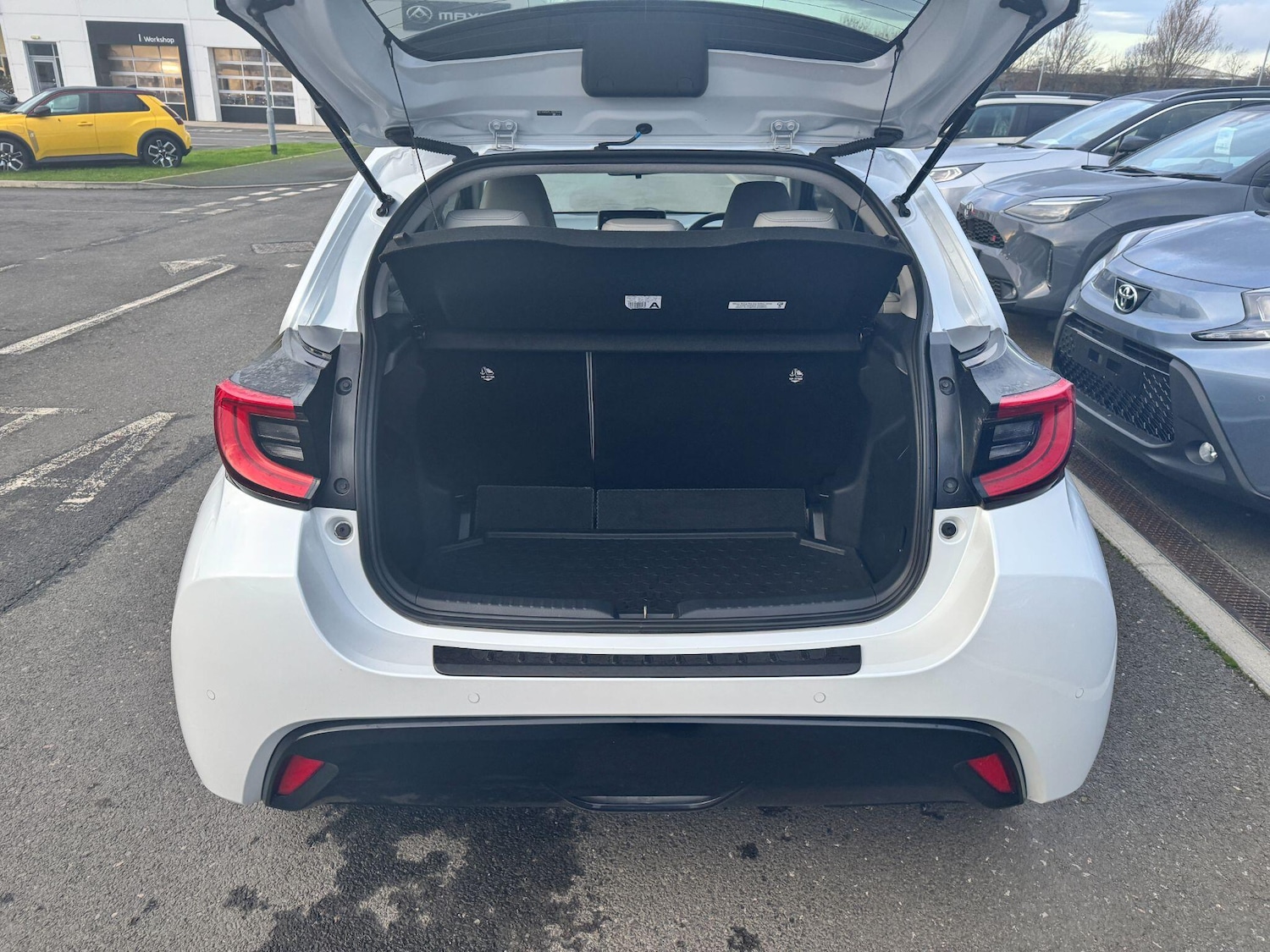 Used Toyota Yaris 2021 for sale - 77156354: Photo 10