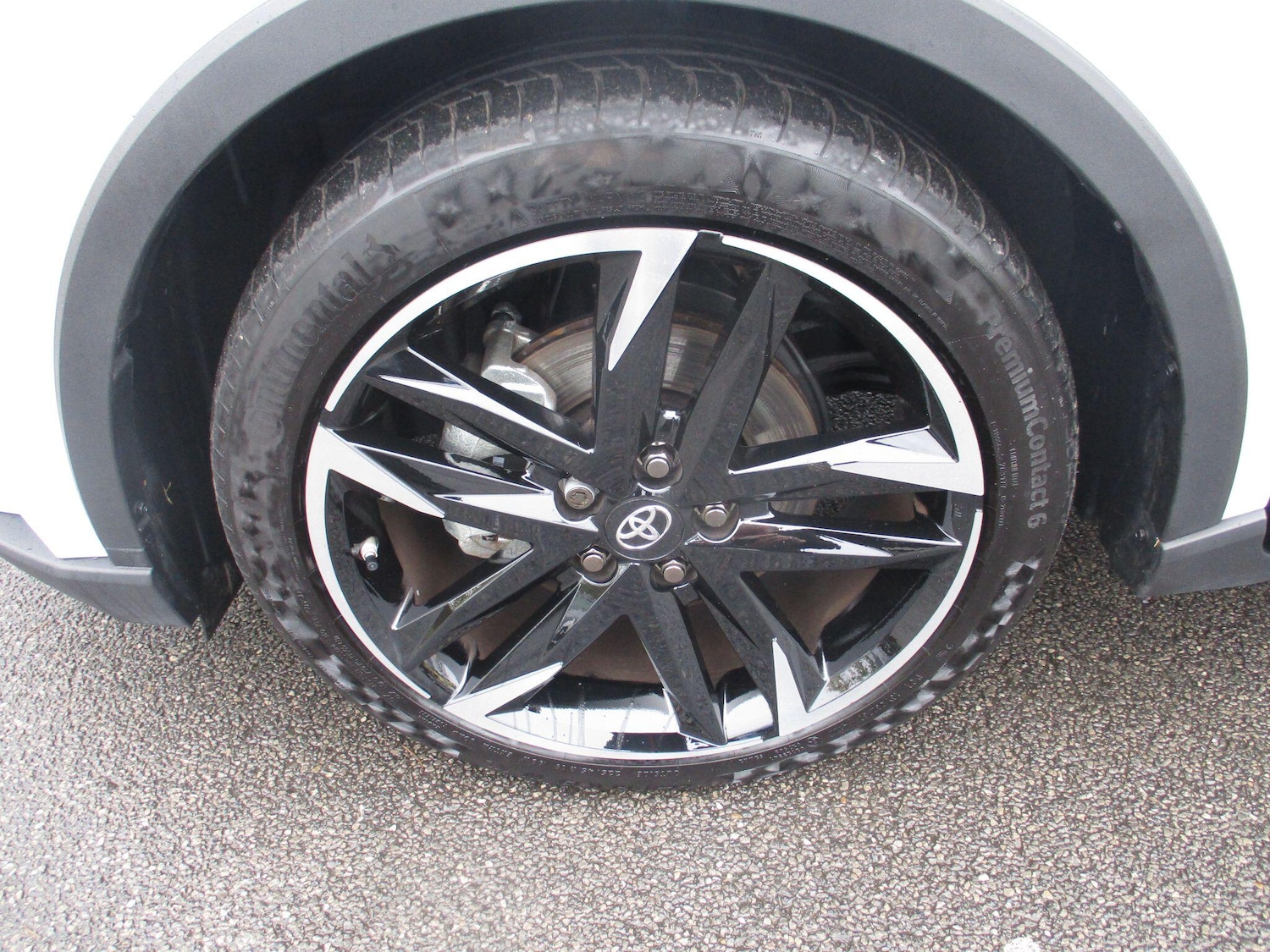 Used Toyota C-HR 2023 for sale - 76326325: Photo 11