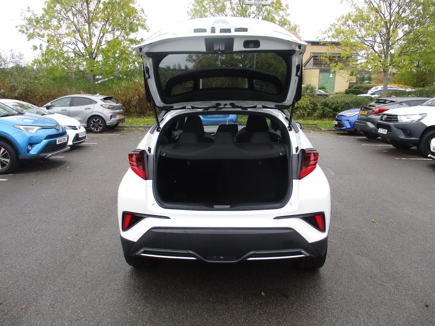 Used Toyota C-HR 2023 for sale - 76326325: Photo 12