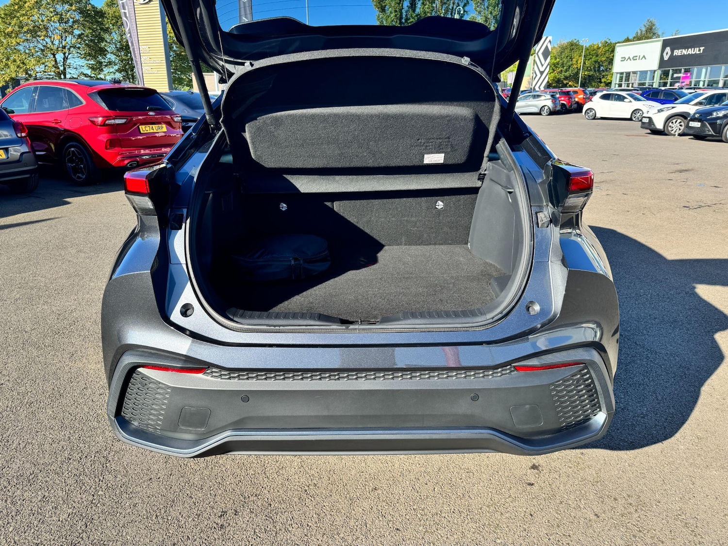 Used Toyota C-HR 2024 for sale - 76381030: Photo 12