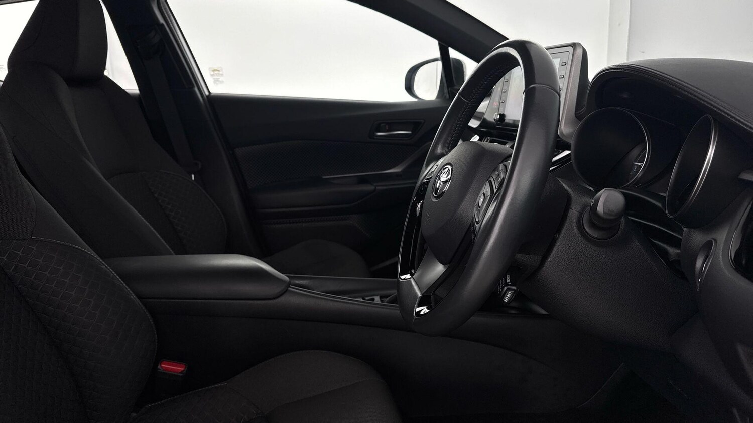 Used Toyota C-HR 2023 for sale - 78047418: Photo 17