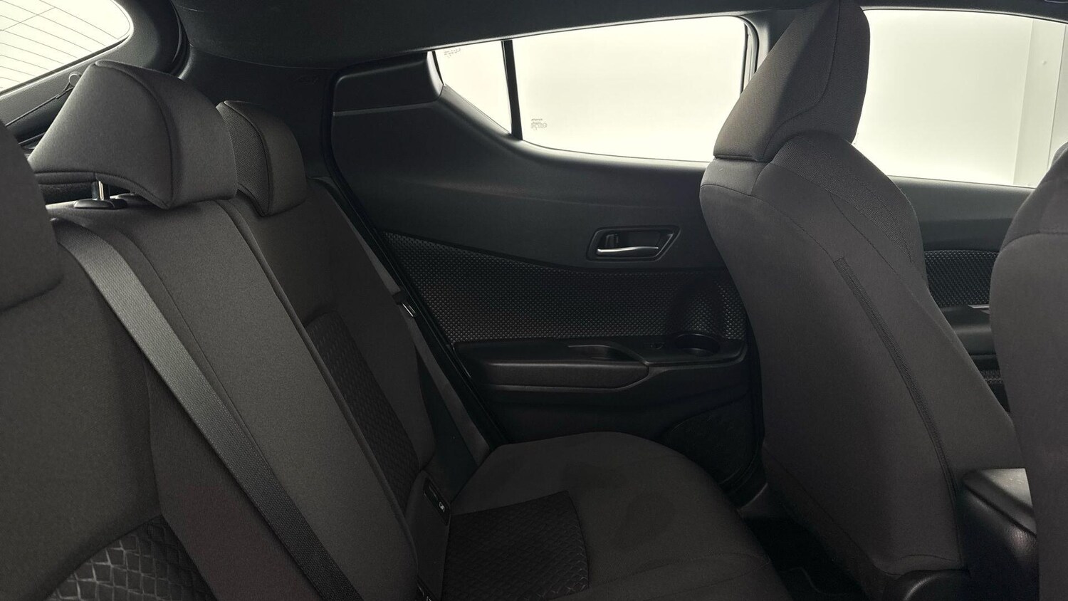 Used Toyota C-HR 2023 for sale - 78047418: Photo 18