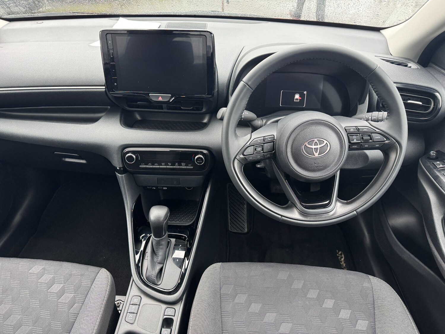 Used Toyota Yaris 2024 for sale - 77709940: Photo 15