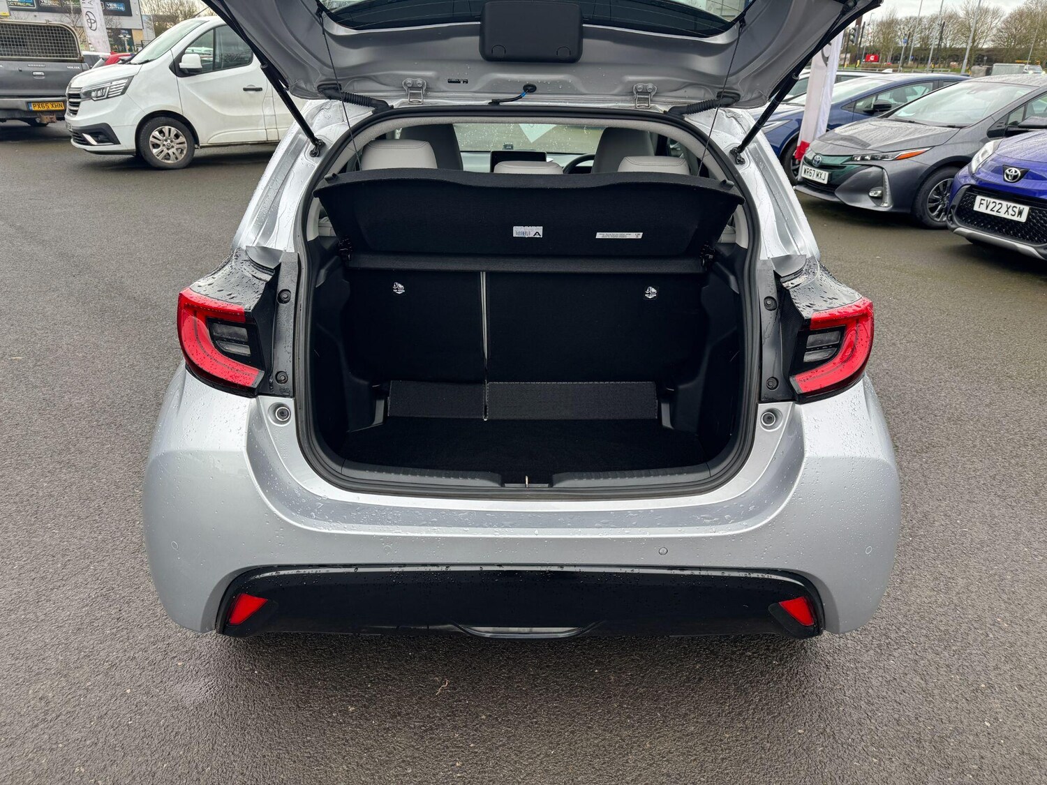 Used Toyota Yaris 2023 for sale - 77709802: Photo 10