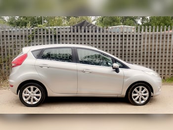 Used Ford Fiesta 2010 for sale - 78998099: Photo