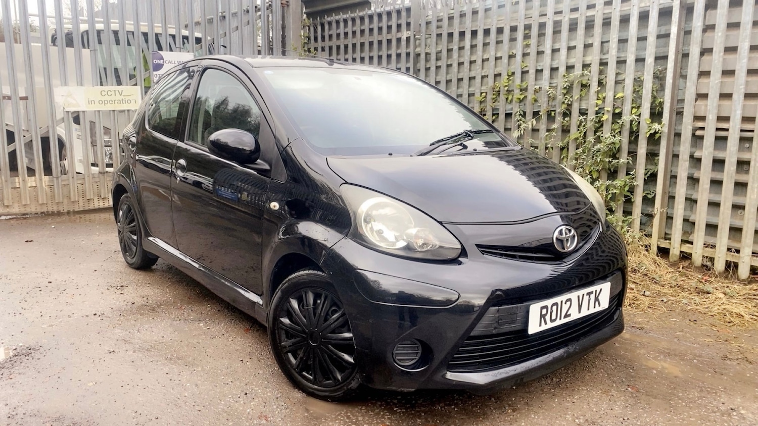 Used Toyota AYGO 2012 for sale - 76686923: Photo 2