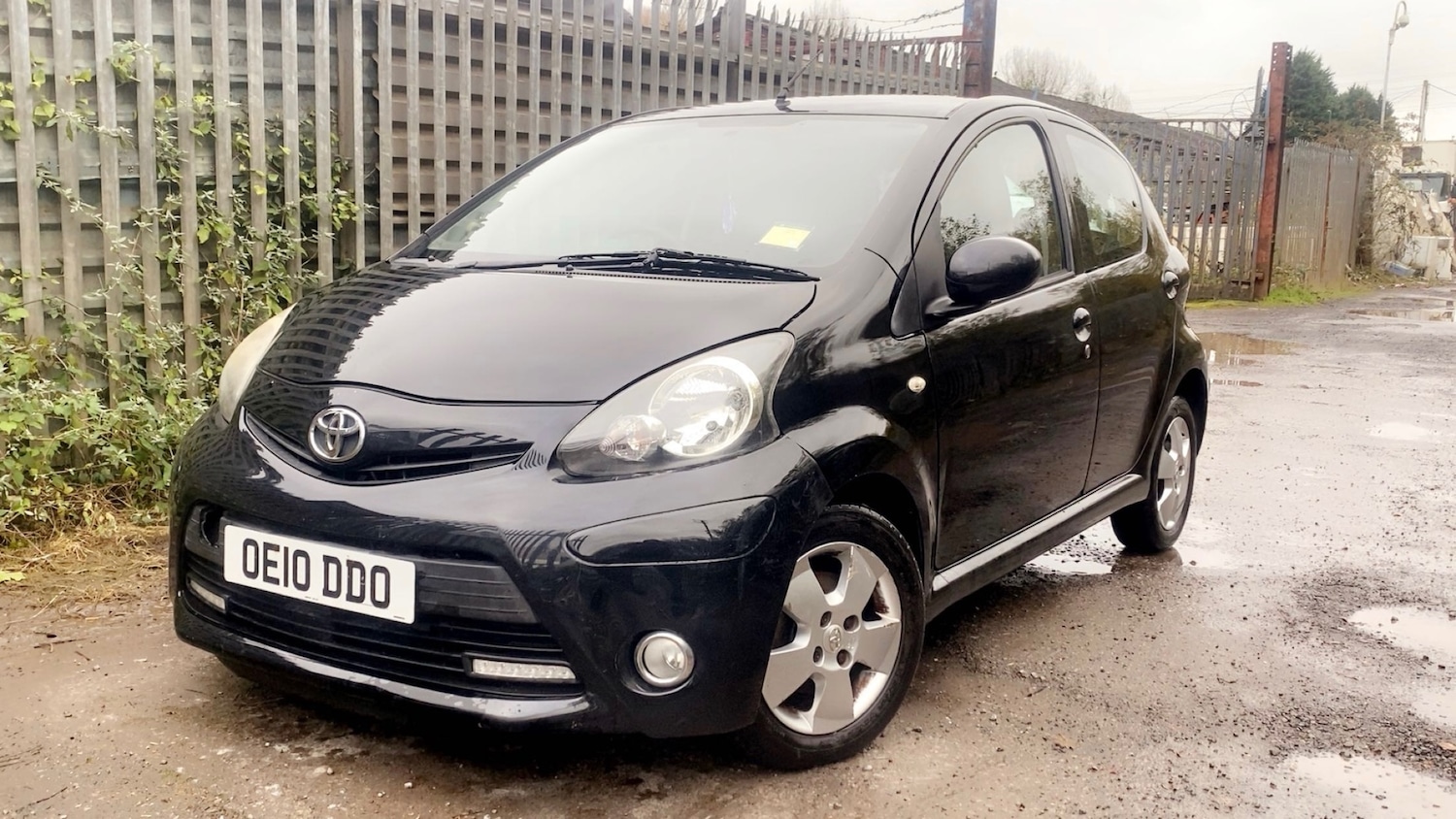 Used Toyota AYGO 2010 for sale - 76618792: Photo 1