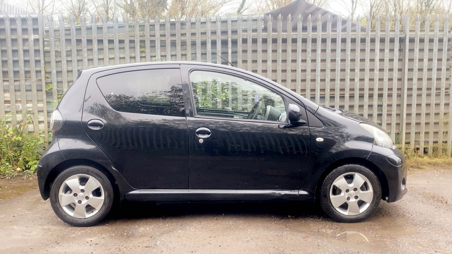 Used Toyota AYGO 2010 for sale - 76618792: Photo 5