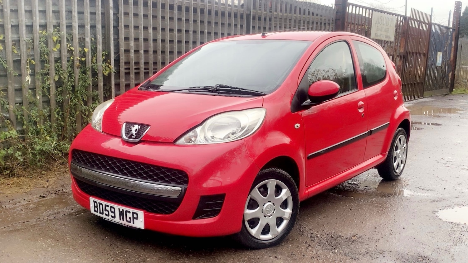 Used Peugeot 107 2010 for sale - 76863701: Photo 2