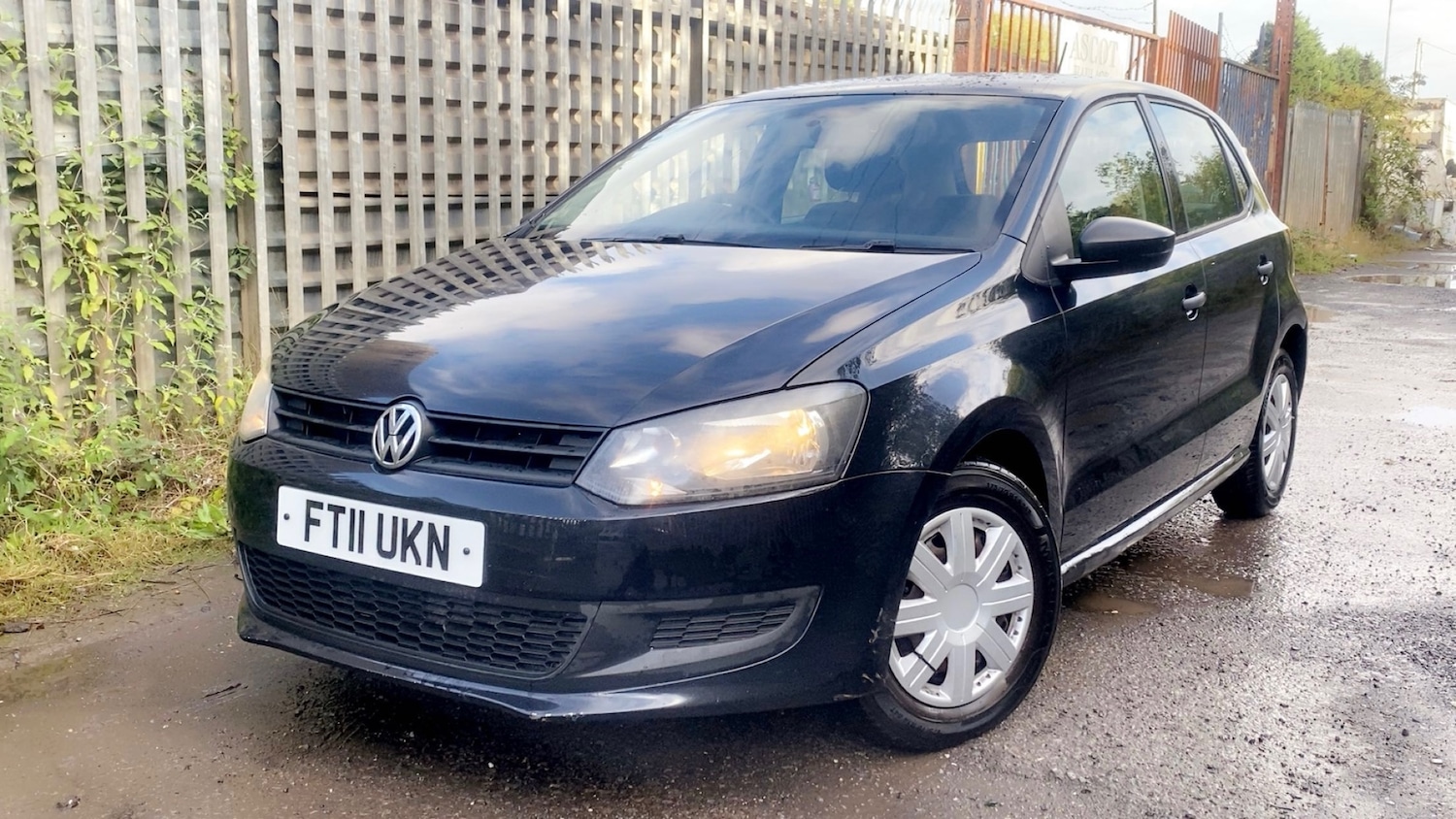 Used Volkswagen Polo 2011 for sale - 76431061: Photo 1