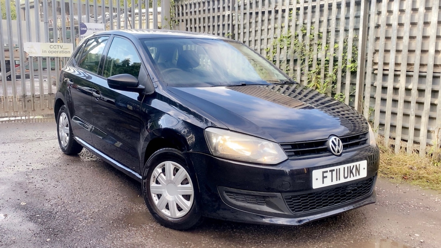 Used Volkswagen Polo 2011 for sale - 76431061: Photo 2