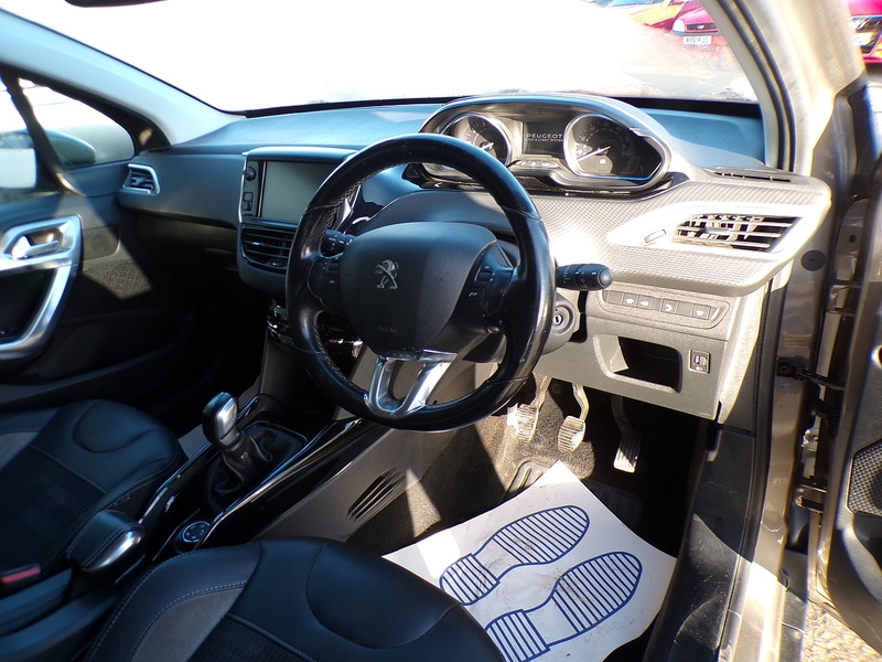 Used Peugeot 2008 2017 for sale - 76768825: Photo 11