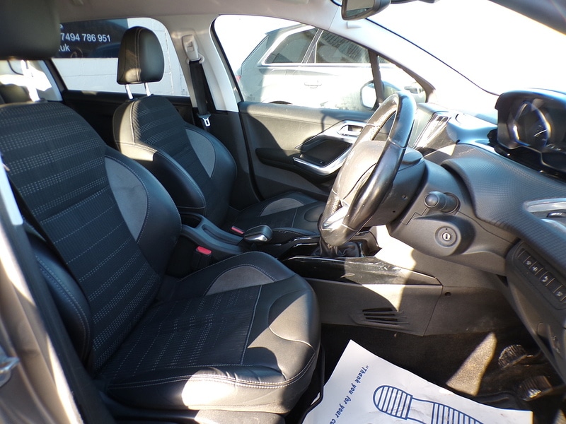 Used Peugeot 2008 2017 for sale - 76768825: Photo 12