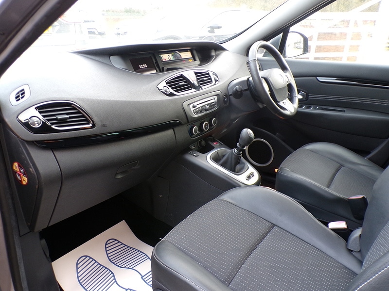 Used Renault Grand Scenic 2011 for sale - 77129121: Photo 15