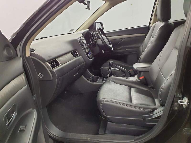 Used Mitsubishi Outlander 2014 for sale - 76698989: Photo 9