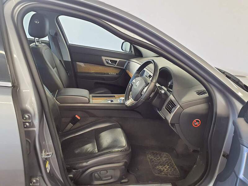 Used Jaguar XF 2010 for sale - 77027590: Photo 7