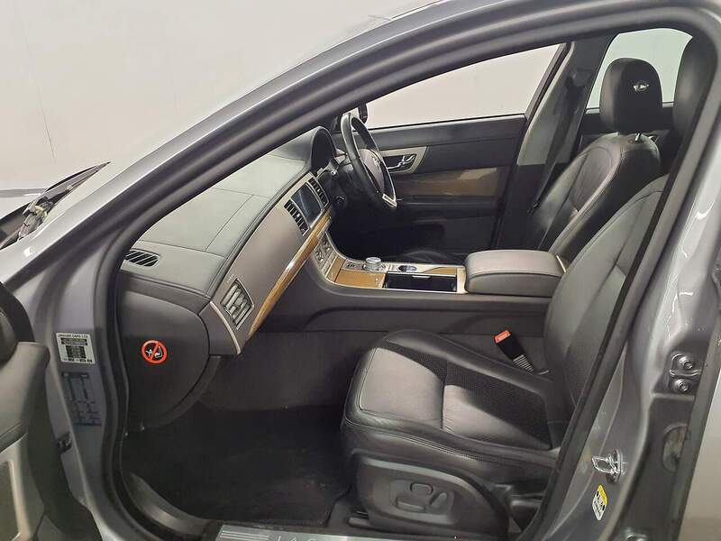 Used Jaguar XF 2010 for sale - 77027590: Photo 8