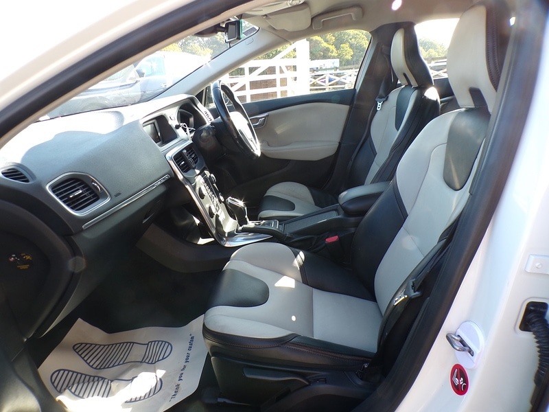 Used Volvo V40 Cross Country 2014 for sale - 76034918: Photo 15
